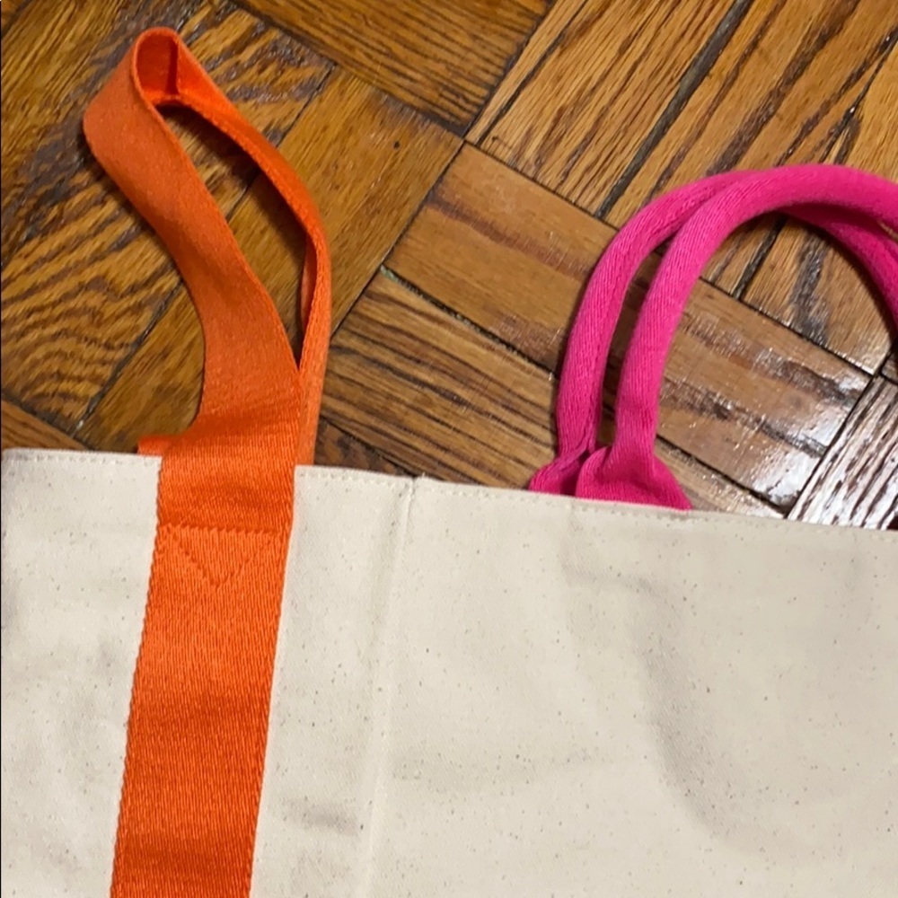 NWT Victoria’s Secret travel bag size: 22” x 13.5” - Picture 8 of 9